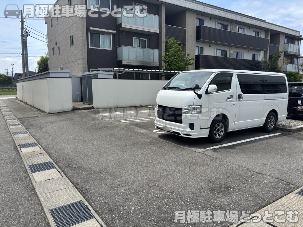 富山市下堀36-1の月極駐車場6