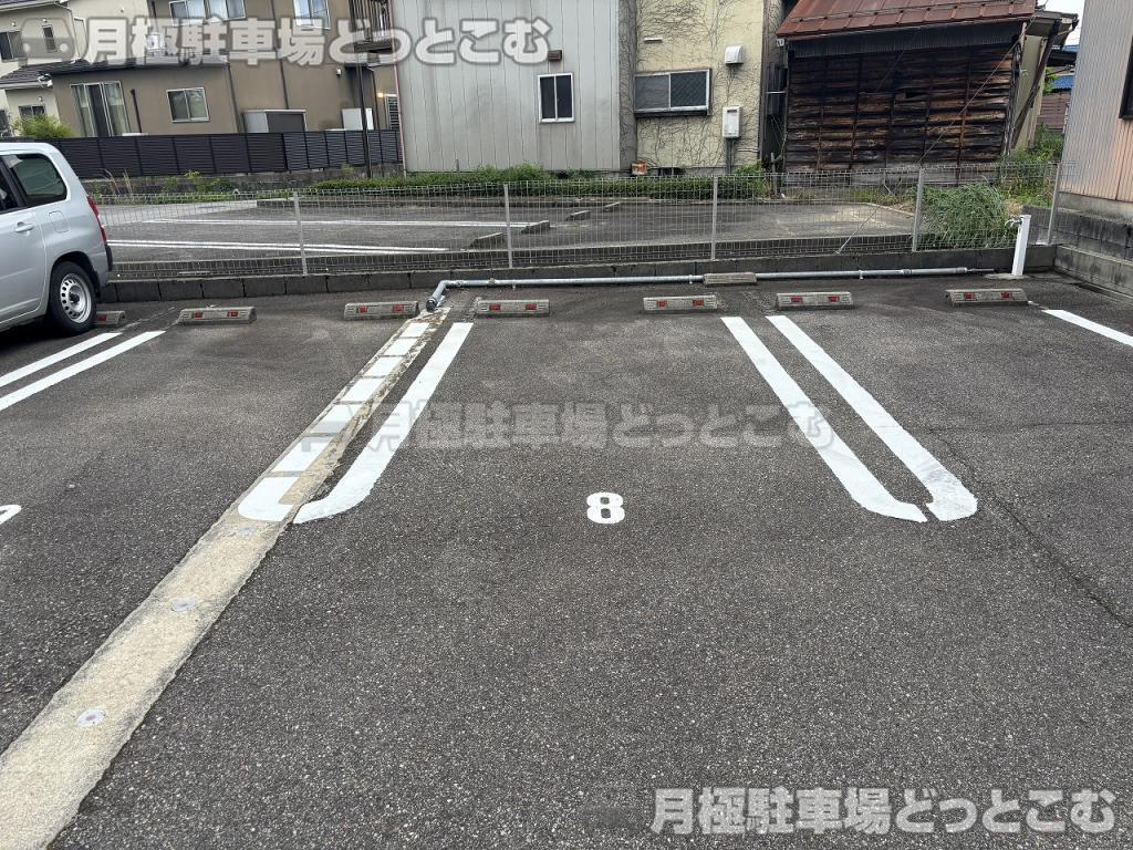 富山市窪新町10-20の月極駐車場5