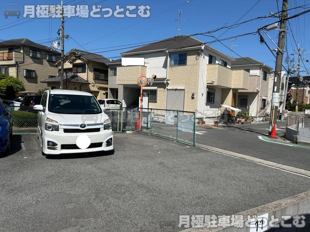 藤井寺市北岡2丁目14－27の月極駐車場3