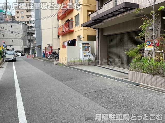 神戸市中央区生田町1丁目3-22の月極駐車場8