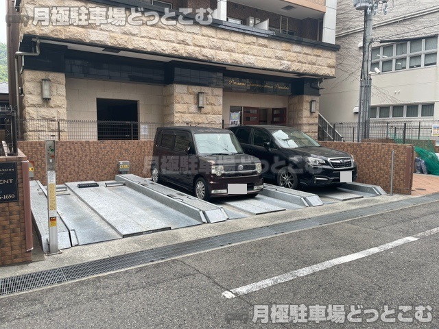 神戸市中央区琴ノ緒町2丁目8-4の月極駐車場3