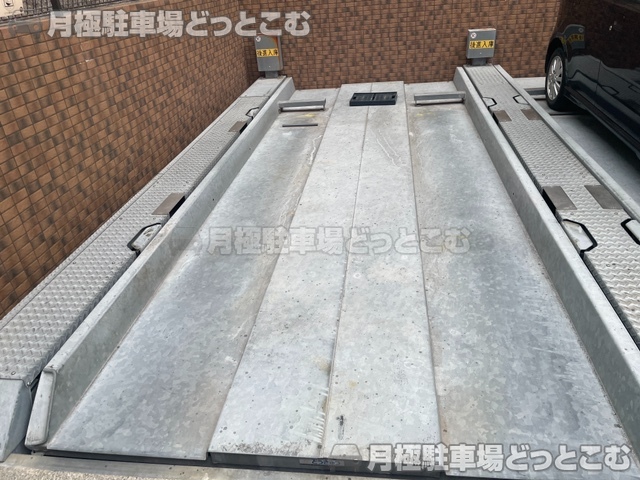 神戸市中央区琴ノ緒町2丁目8-4の月極駐車場4