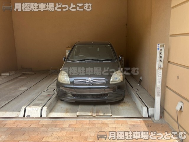 大東市住道1丁目8番9の月極駐車場5