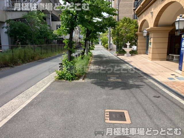 大東市住道1丁目8番9の月極駐車場8