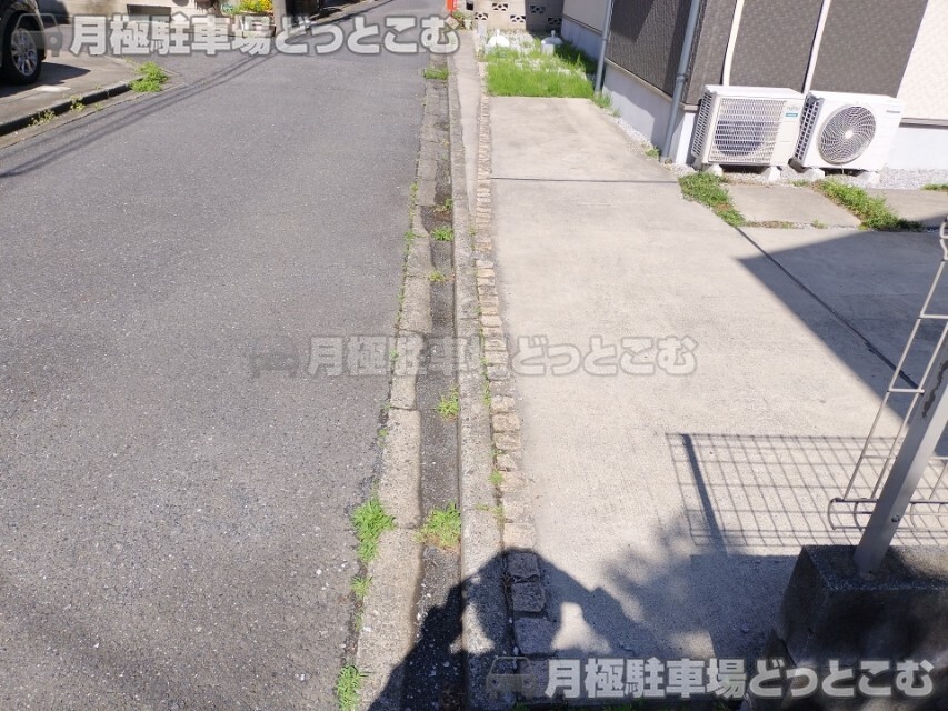 中野区上鷺宮5丁目16-8の月極駐車場4