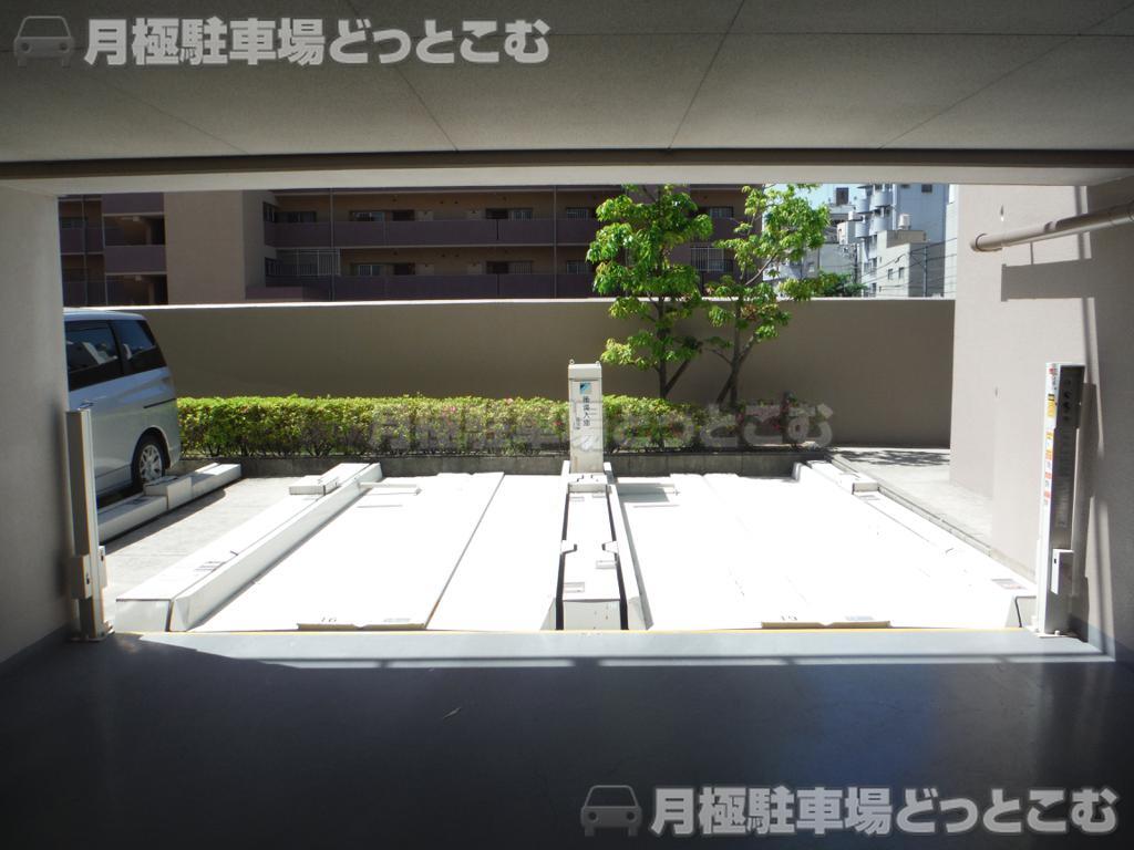 大阪市中央区上町1-15-37の月極駐車場2