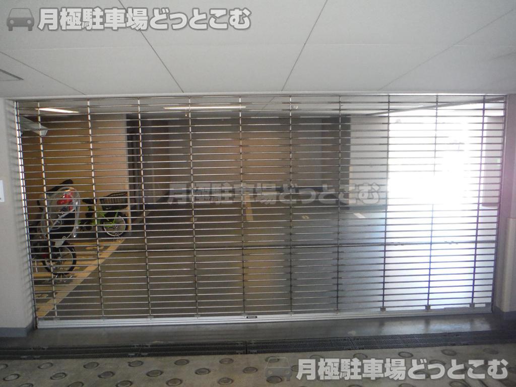 大阪市中央区上町1-15-37の月極駐車場3