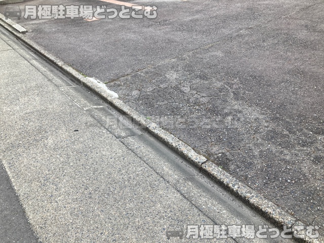 名古屋市西区大金町2丁目34の月極駐車場8