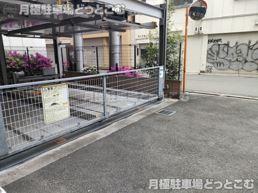 大阪市浪速区日本橋3丁目7-3の月極駐車場2