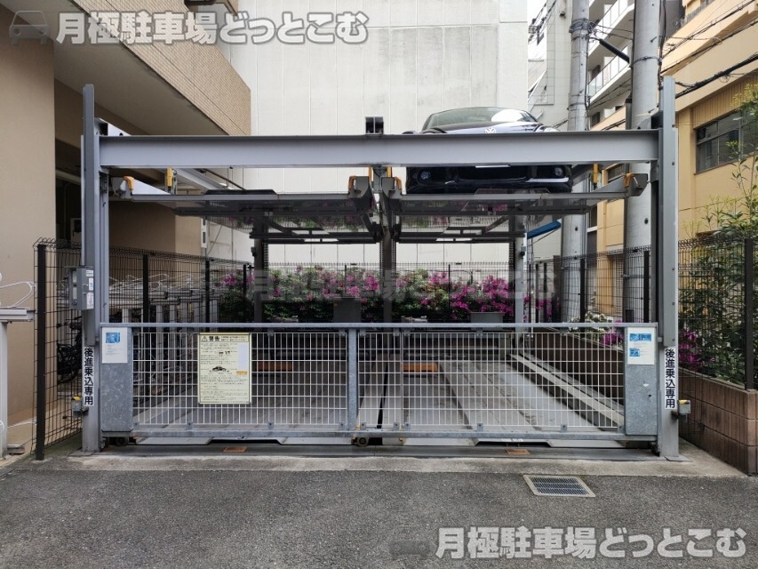 大阪市浪速区日本橋3丁目7-3の月極駐車場1
