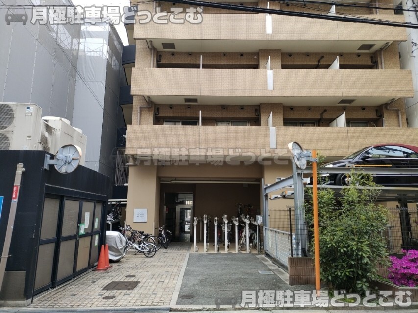 大阪市浪速区日本橋3丁目7-3の月極駐車場2