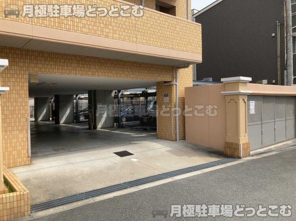 大阪市住吉区千躰2-8-19の月極駐車場2