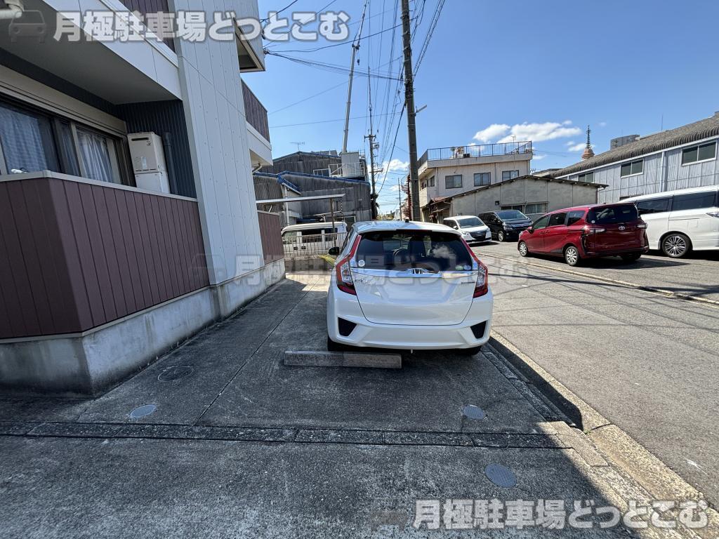 名古屋市熱田区沢下町410番1、410番2の月極駐車場8