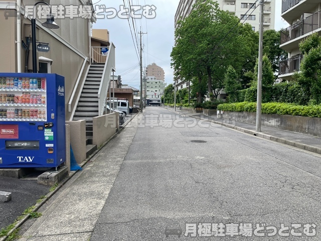 名古屋市西区鳥見町1丁目22-1,22-2の月極駐車場9