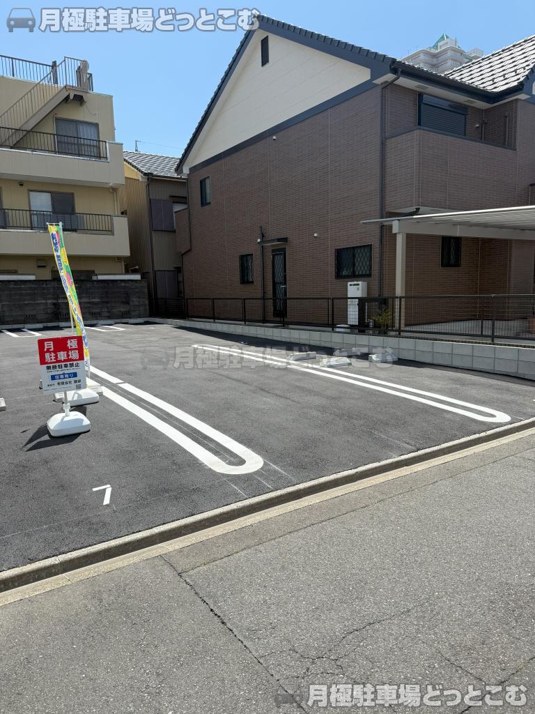 名古屋市北区猿投町14-2の月極駐車場1