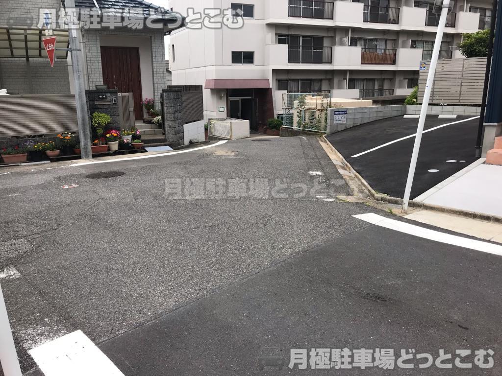 名古屋市千種区萱場2丁目323-1,323-2の月極駐車場4