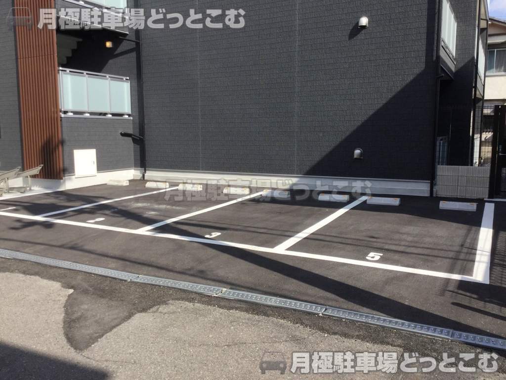 豊中市蛍池南町2丁目の月極駐車場2