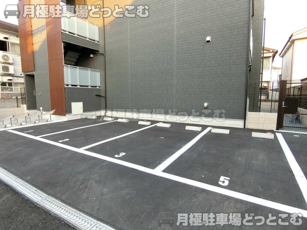 豊中市蛍池南町2丁目の月極駐車場3