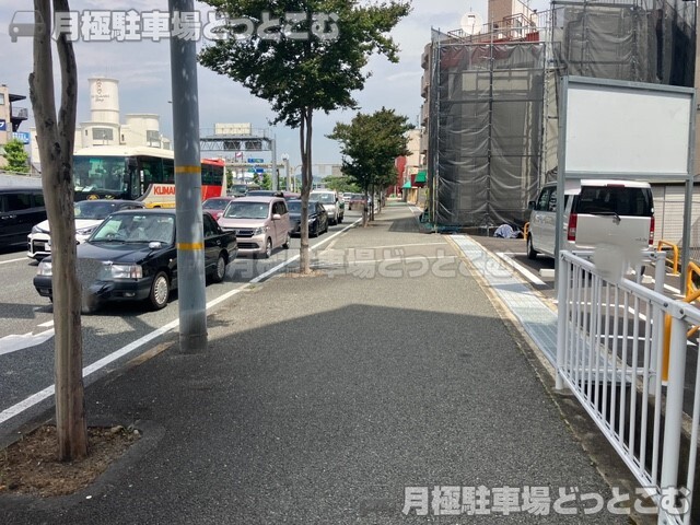 池田市空港1丁目3-18の月極駐車場7