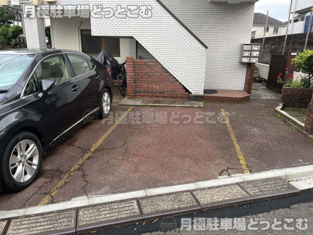 世田谷区野毛1丁目8－14 の月極駐車場1