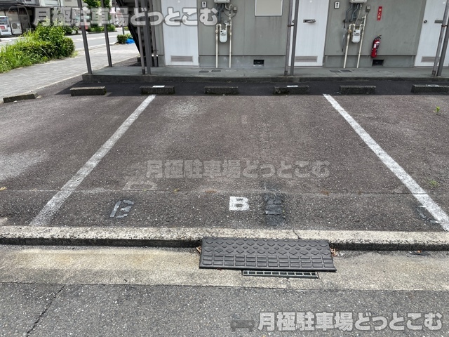 一宮市神山1丁目8-30の月極駐車場2
