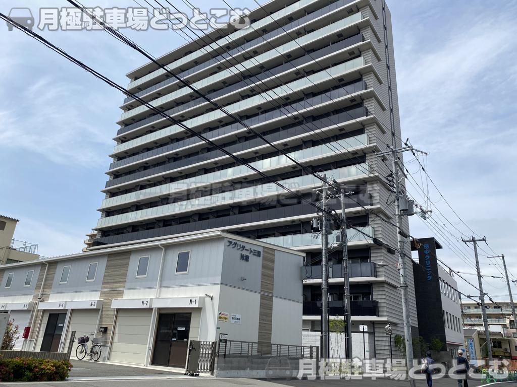 大阪市淀川区三国本町3丁目の月極駐車場1