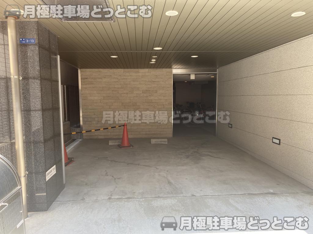 大阪市中央区東平1-3-13の月極駐車場2