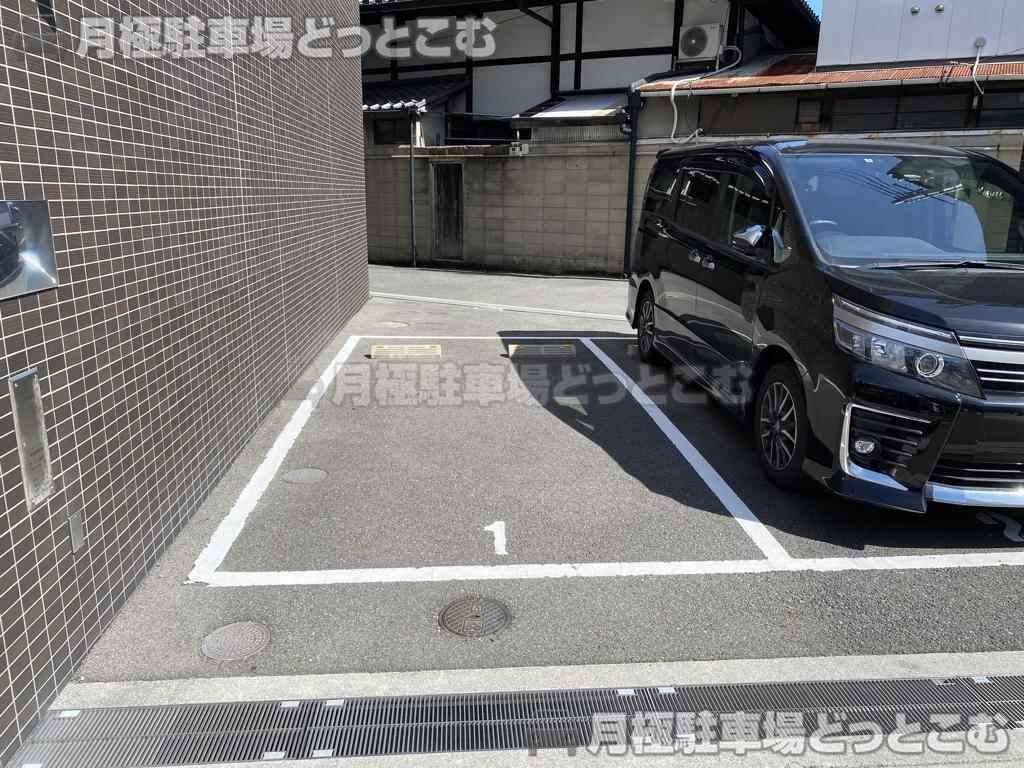 大阪市福島区吉野4-10-12の月極駐車場3