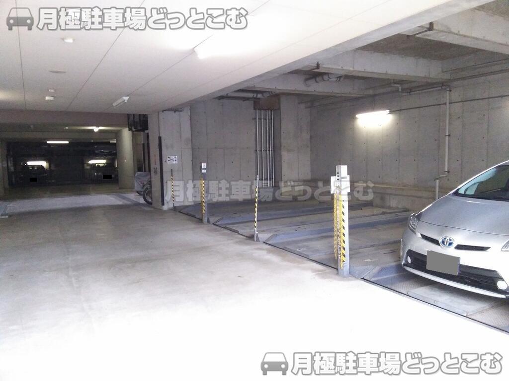 大阪市中央区谷町6-2-23の月極駐車場2