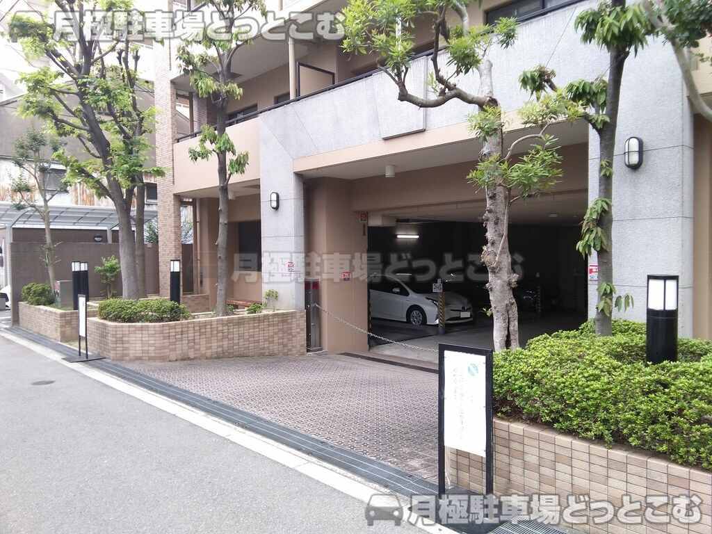 大阪市中央区谷町6-2-23の月極駐車場3