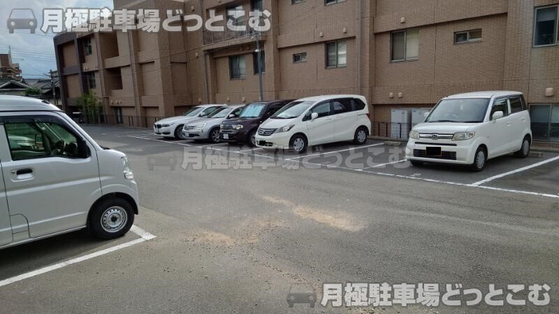 柏原市大県4丁目2－1の月極駐車場1