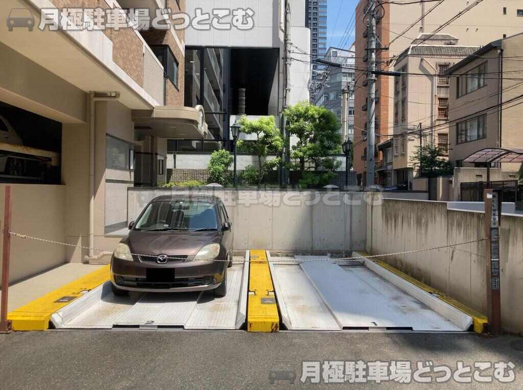 大阪市中央区船越町2-1-7の月極駐車場2