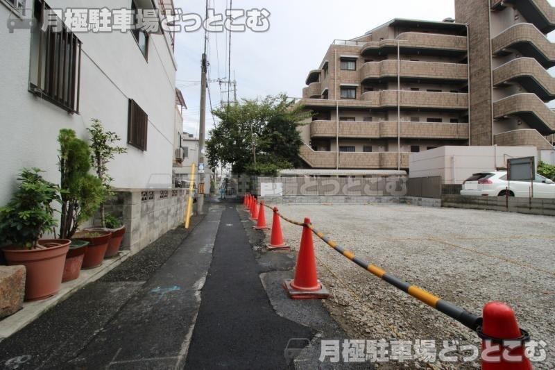 大阪市淀川区三国本町3丁目25番21号の月極駐車場2