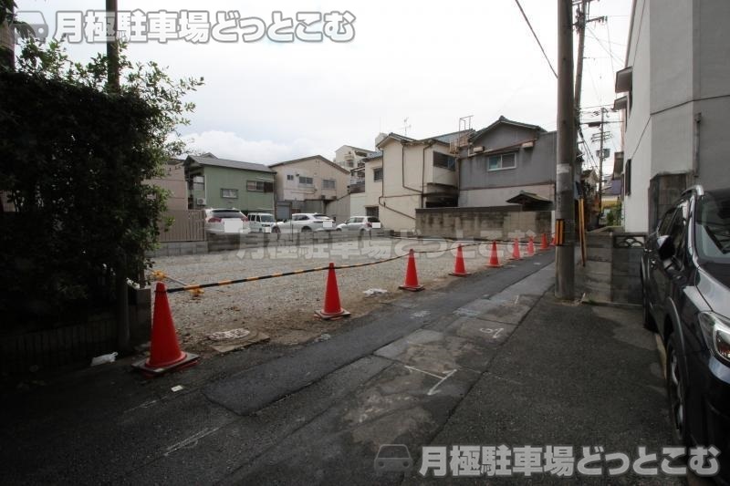 大阪市淀川区三国本町3丁目25番21号の月極駐車場3
