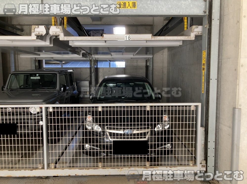 吹田市垂水町3-23-13の月極駐車場1