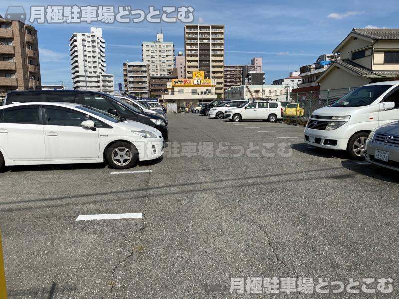 大阪市平野区瓜破2-18-3の月極駐車場1