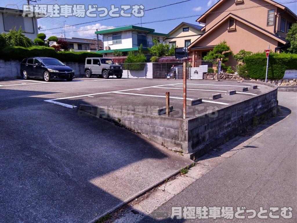 川西市湯山台1丁目18-9の月極駐車場10