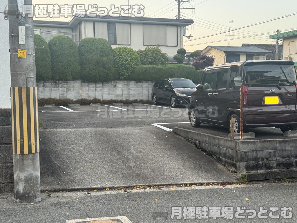 川西市湯山台1丁目18-9の月極駐車場3