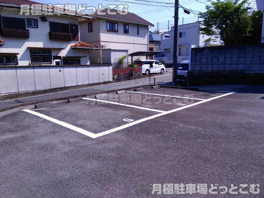 川西市湯山台1丁目18-9の月極駐車場4