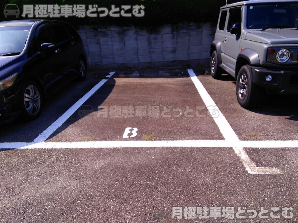 川西市湯山台1丁目18-9の月極駐車場5