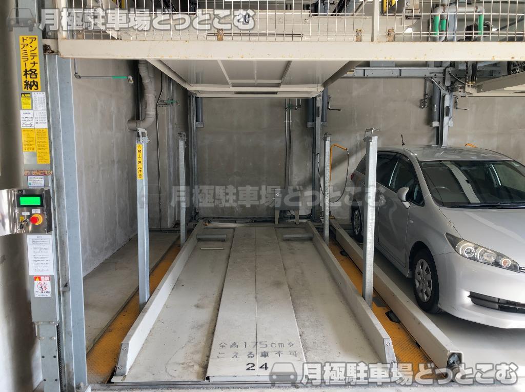 箕面市船場東3-5-81の月極駐車場2