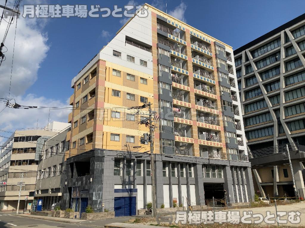 箕面市船場東3-5-81の月極駐車場3