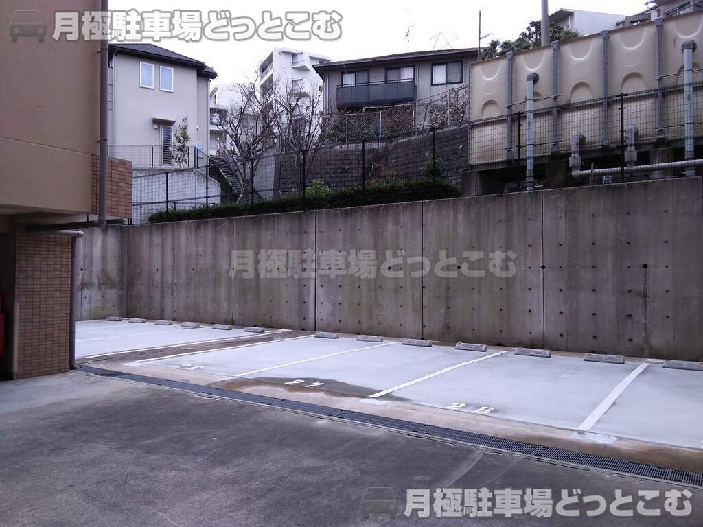 吹田市長野東19-11の月極駐車場2