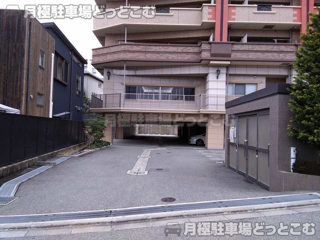 吹田市長野東19-11の月極駐車場3