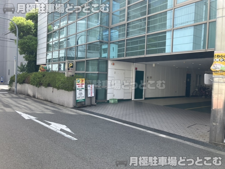 大阪市西区京町堀1丁目11番1号の月極駐車場2
