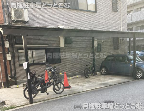 大阪市福島区福島4丁目2-62の月極駐車場2