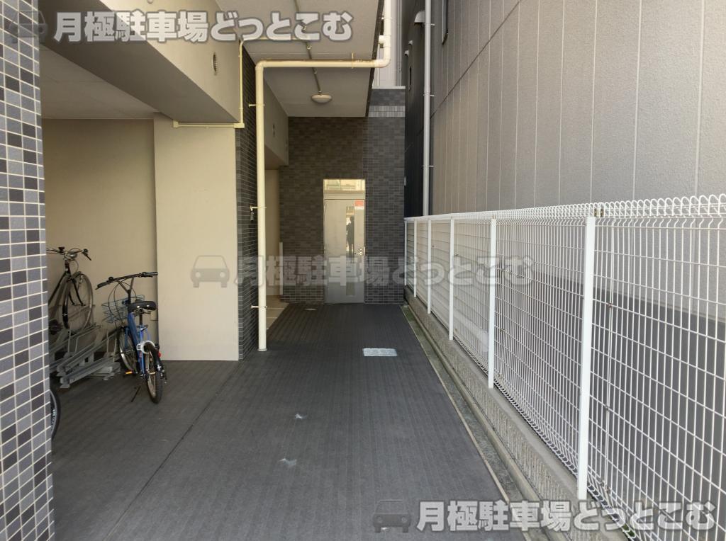大阪市北区松ケ枝町4-2の月極駐車場2