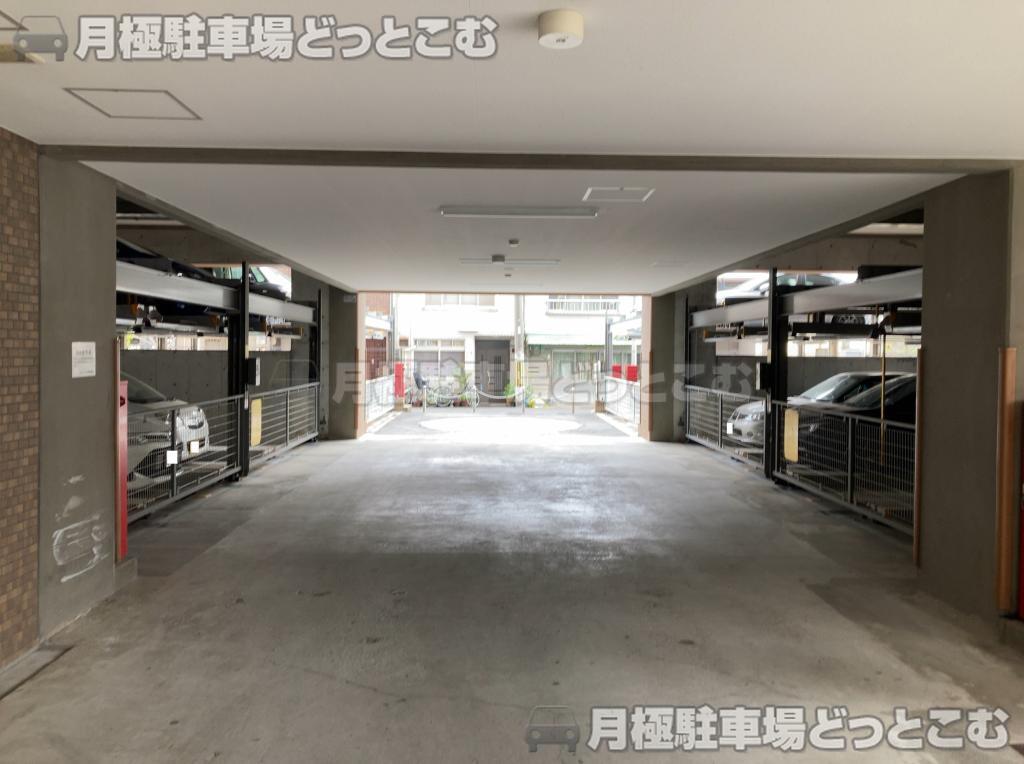 大阪市西区九条2-29-15の月極駐車場1