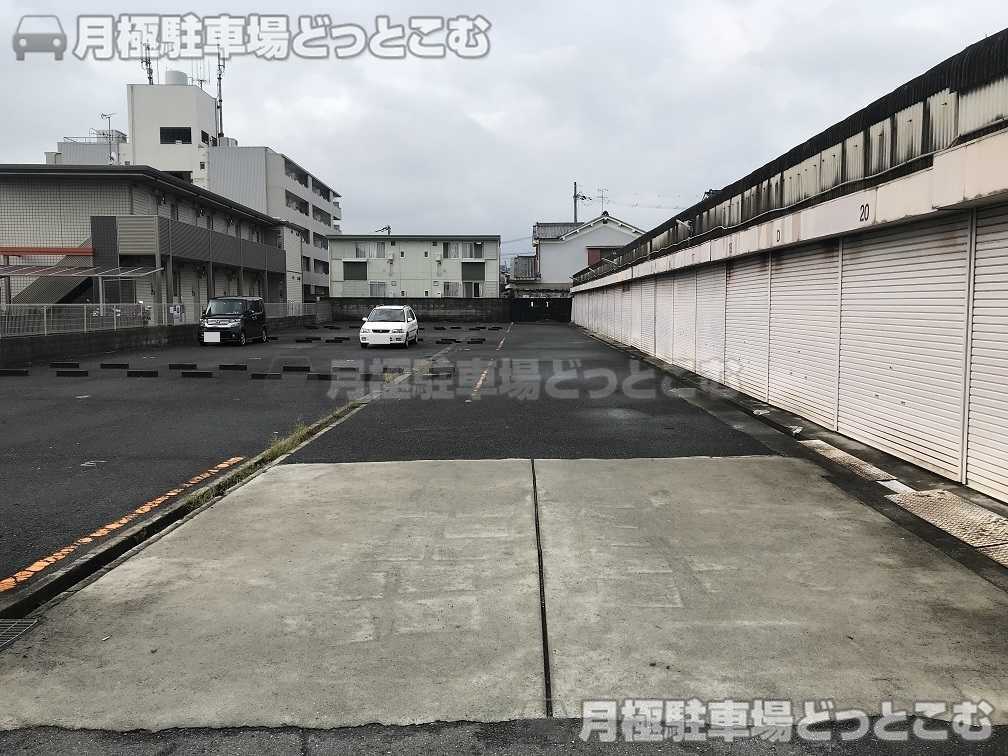 東大阪市友井1丁目3の月極駐車場1