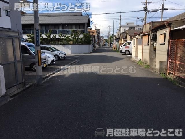 東大阪市中小阪1-35-1の月極駐車場3